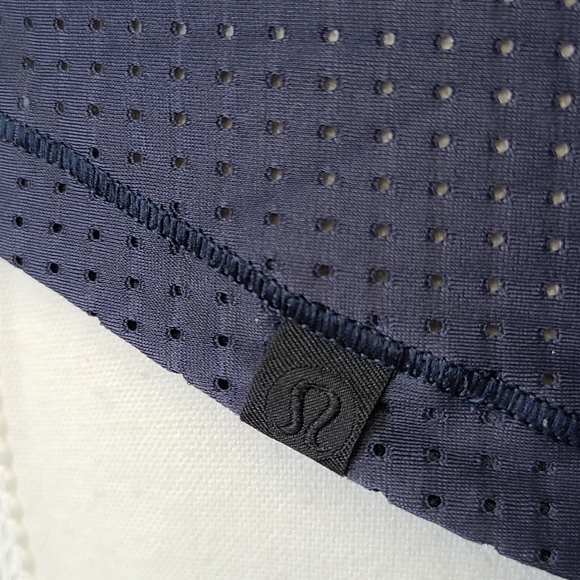 Lululemon Athletica Var-City Deep Navy 1/2 Sleeve V-Neck Shirt Women’s PTP 16" - Picture 9 of 10